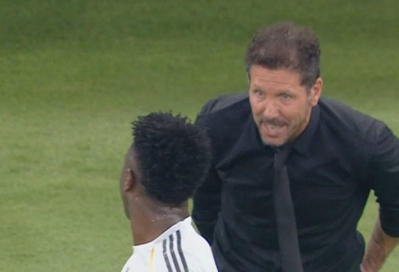 开云体育官网-六台：皇马向西蒙尼表达了不满，也对他的道歉感到满意